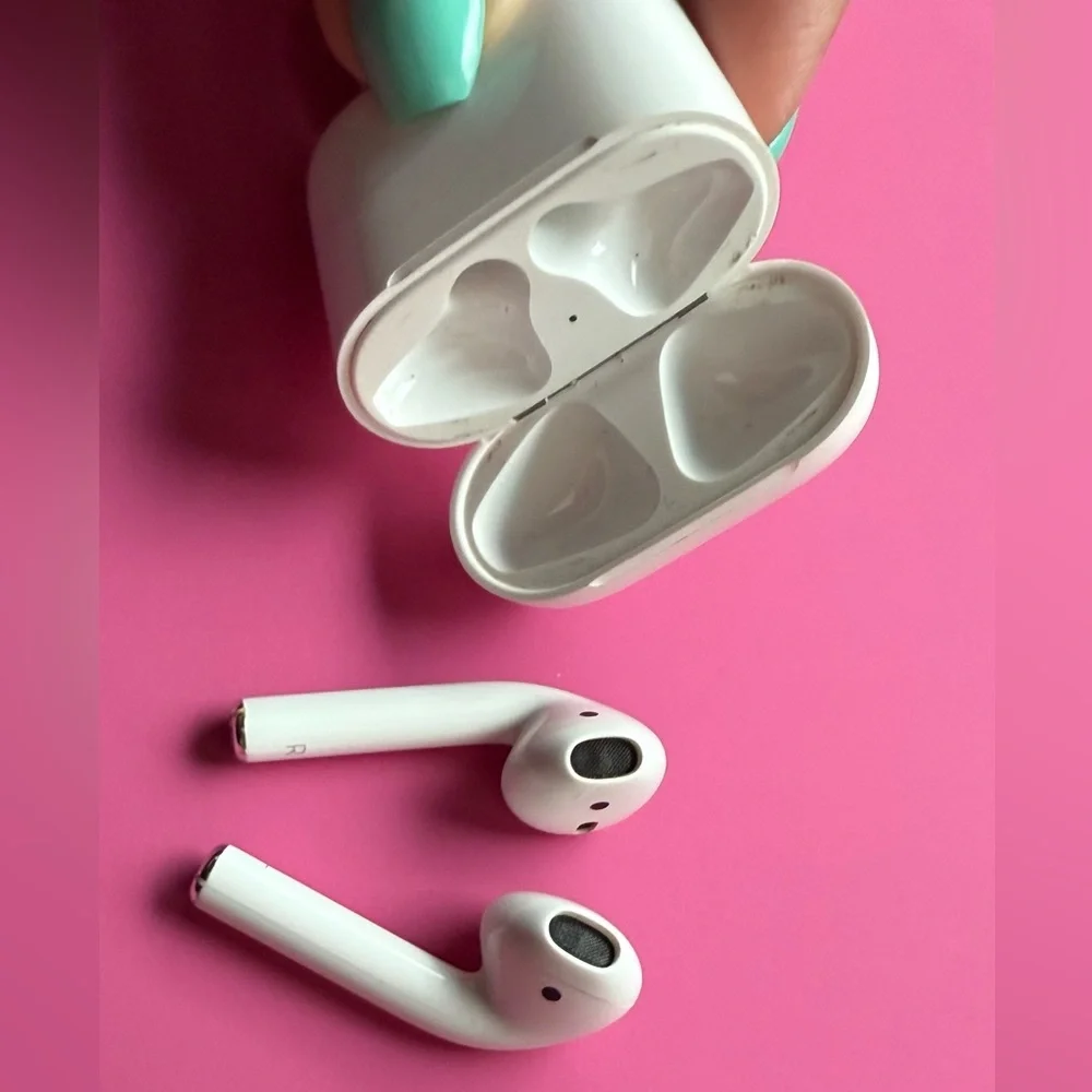 Apple AirPods (2nd Generation)